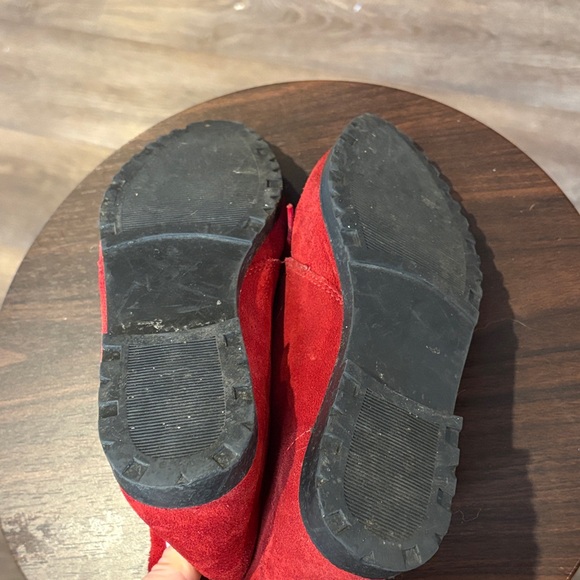 Source Unknown Red Suede Lace-Up Desert Booties - Picture 6 of 7